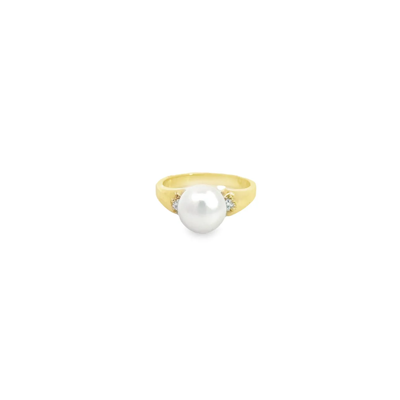 14kt Yellow Gold Ring with White South Sea Pearl and 0.14ct Diamond