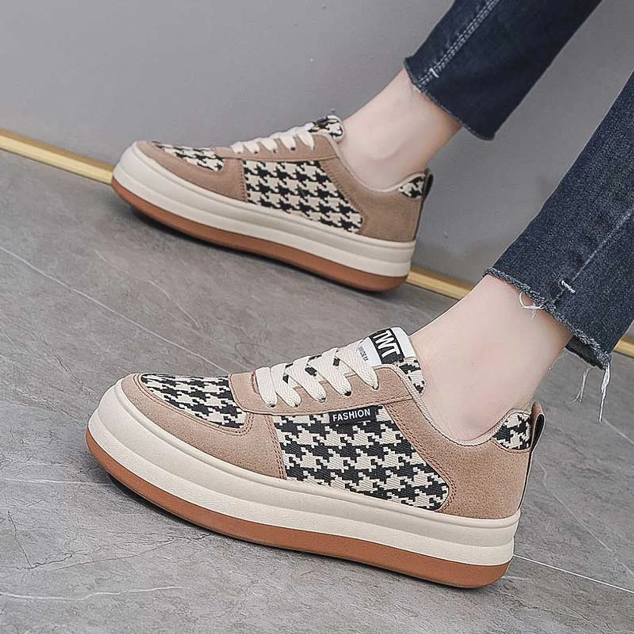 Brown Chidori Pattern Lace-Up Sneaker