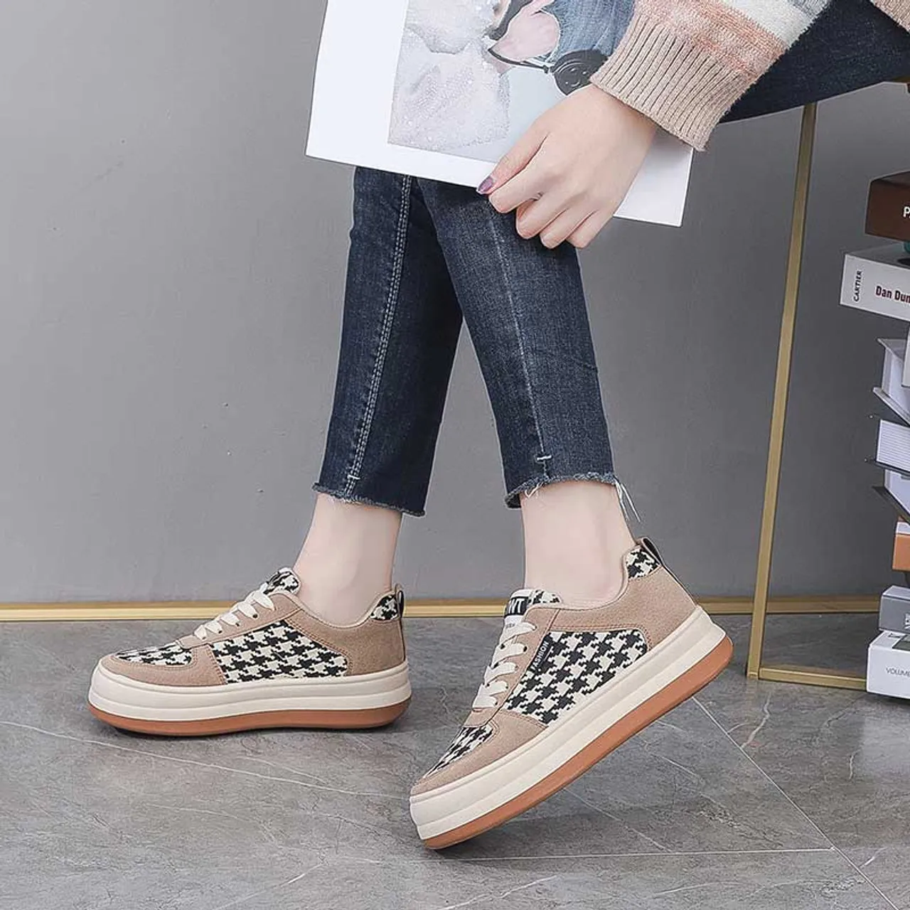 Brown Chidori Pattern Lace-Up Sneaker