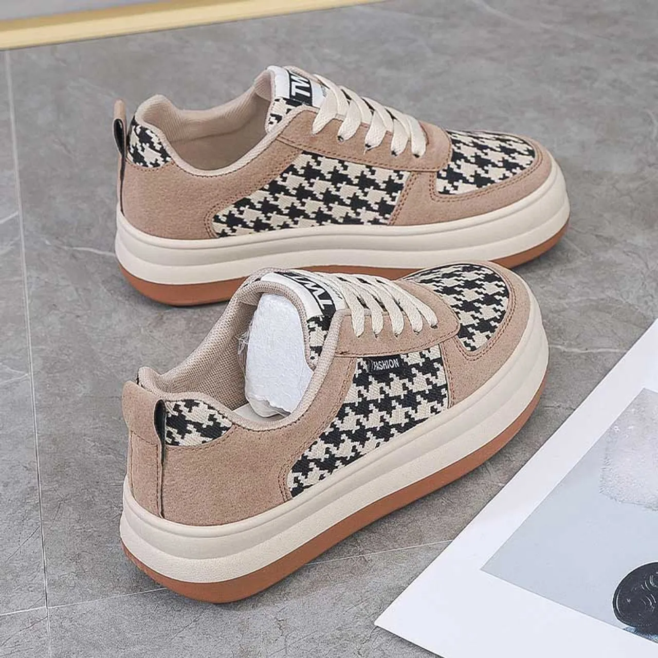 Brown Chidori Pattern Lace-Up Sneaker