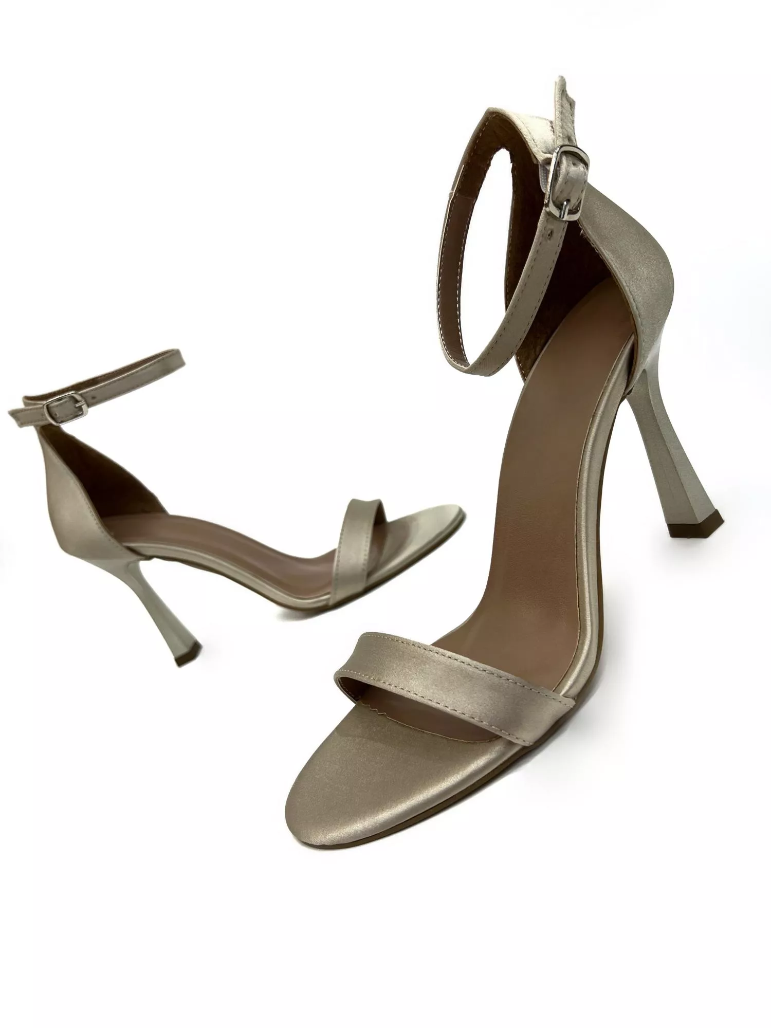 Women's O052 beige sandals